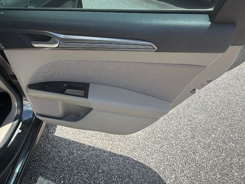 Used 2017 Ford Fusion SE FWD image 22
