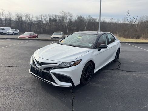 Used 2022 Toyota Camry XSE image 7