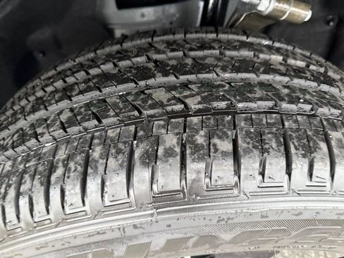 New 2025 Jeep Grand Cherokee Altitude image 28