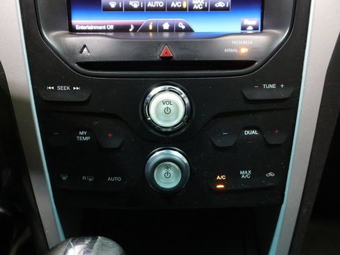 Used 2015 Ford Explorer XLT w/ Equipment Group 202A FWD image 29