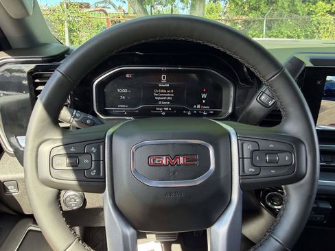 Used 2025 GMC Sierra 1500 SLT AWD/4WD image 26