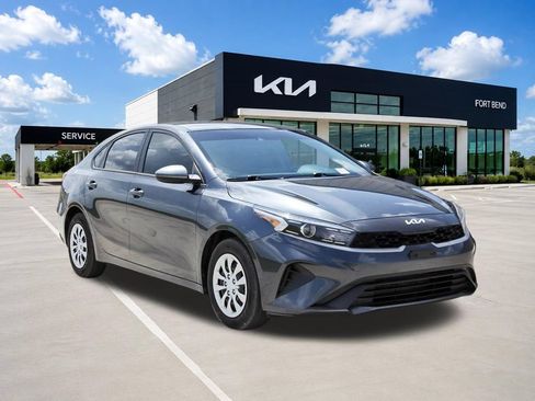 Used 2023 Kia Forte LX FWD image 3