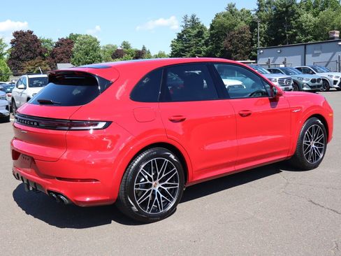 Used 2025 Porsche Cayenne E-Hybrid AWD/4WD image 5