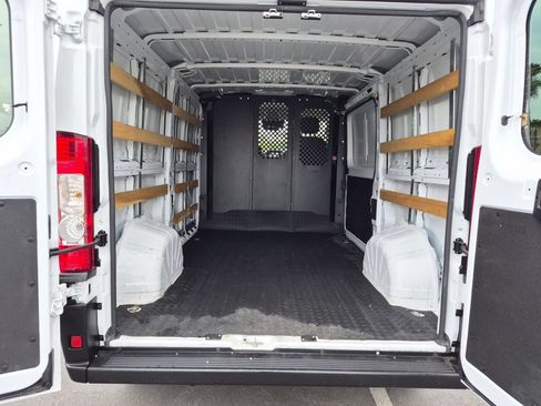 Used 2025 RAM ProMaster 2500 w/ U-Haul Equipment Group FWD image 27