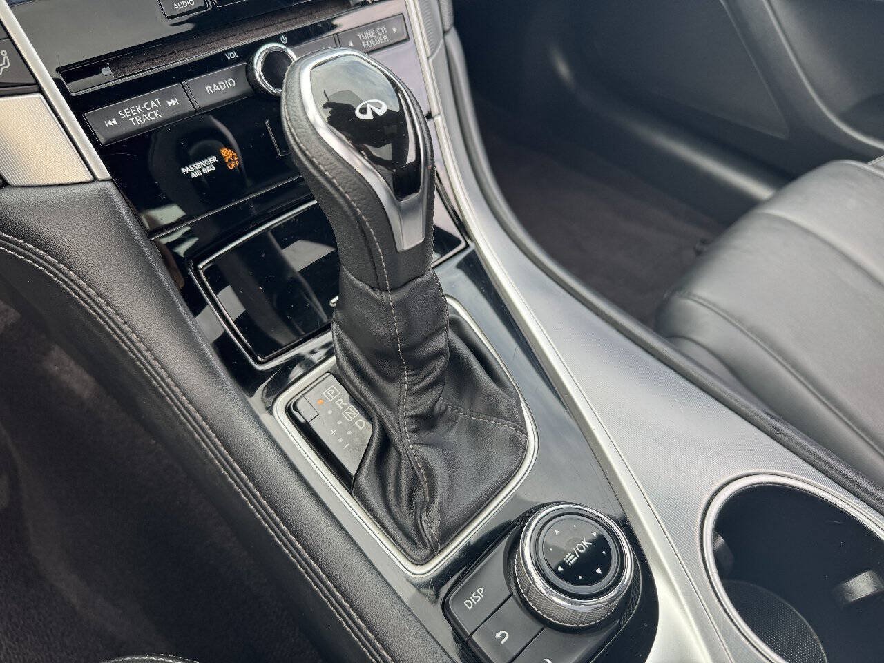 Used 2018 INFINITI Q60 3.0t Luxe RWD image 8
