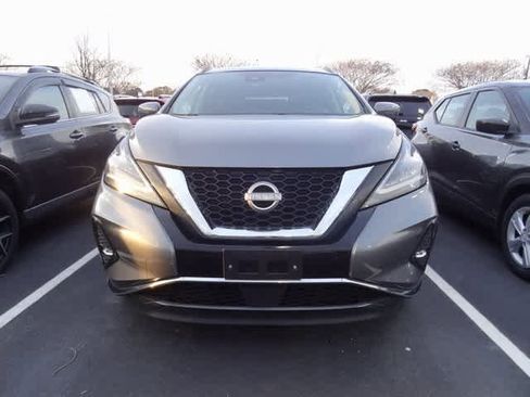 Used 2023 Nissan Murano SV image 2