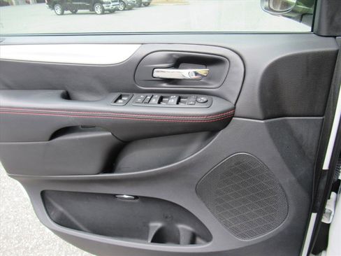 Used 2017 Dodge Grand Caravan GT image 18