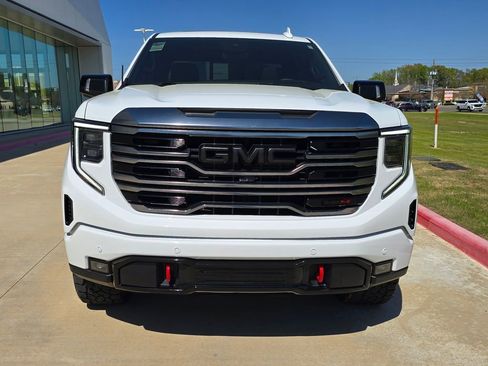 Used 2024 GMC Sierra 1500 AT4 w/ Technology Package image 8