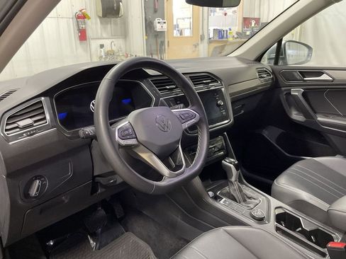 Used 2024 Volkswagen Tiguan SE image 10