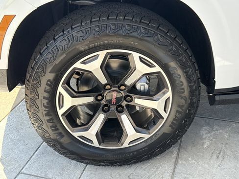 New 2026 GMC Yukon AT4 Ultimate AWD/4WD image 17
