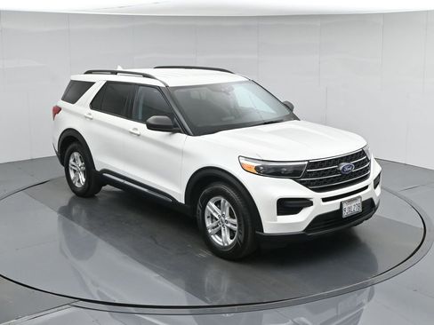 Certified 2023 Ford Explorer XLT RWD image 42