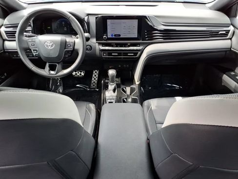 Used 2025 Toyota Camry SE FWD image 12