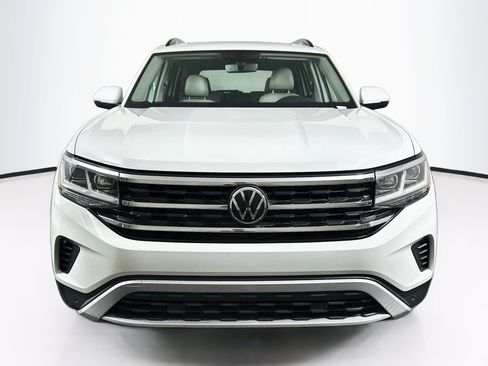 Used 2023 Volkswagen Atlas SE w/ Panoramic Sunroof Package FWD image 2