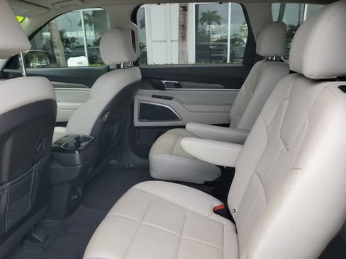 Certified 2022 Kia Telluride EX w/ EX Premium Package FWD image 9