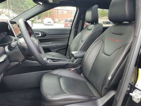 Used 2024 Jeep Compass Trailhawk w/ Trailhawk Elite Group AWD/4WD image 17