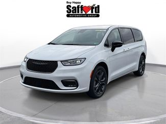 New 2026 Chrysler Pacifica Select video 1