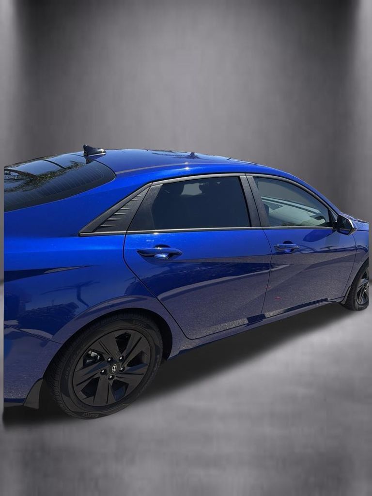 Certified 2023 Hyundai Elantra Blue FWD image 12