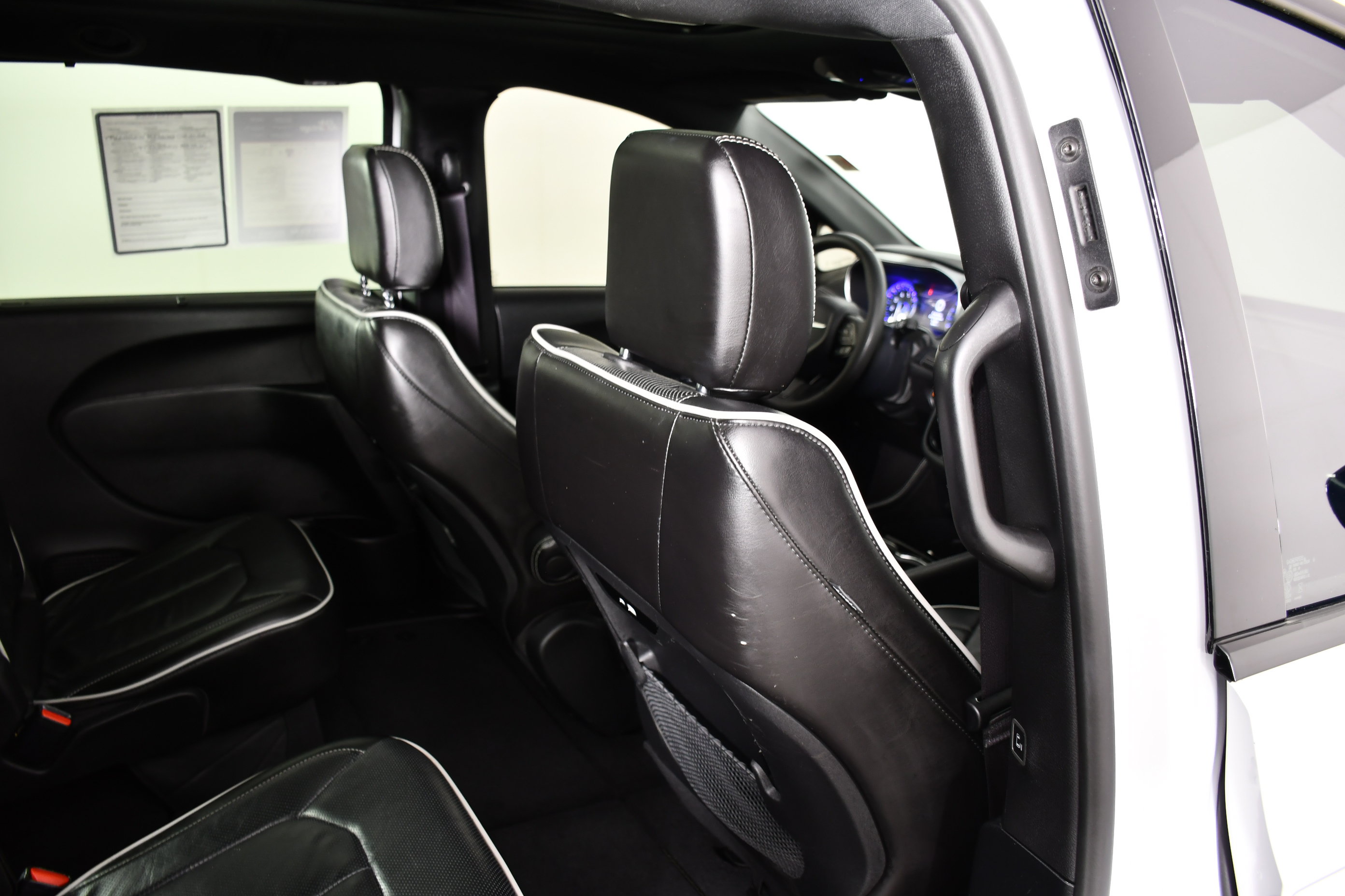 Used 2025 Chrysler Pacifica Limited FWD image 43