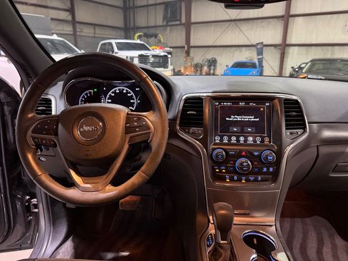 Used 2018 Jeep Grand Cherokee Altitude AWD/4WD image 29
