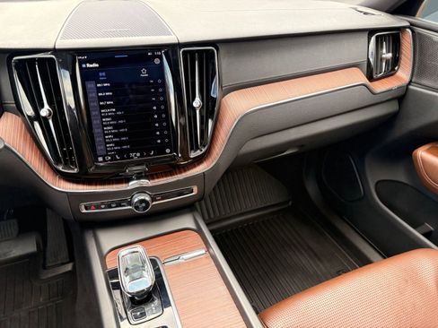 Certified 2023 Volvo XC60 B5 Ultimate w/ Protection Package Premier image 25