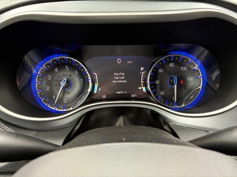 Used 2021 Chrysler Pacifica Touring-L w/ S Appearance Package FWD image 14