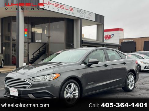 Used 2018 Ford Fusion SE image 1