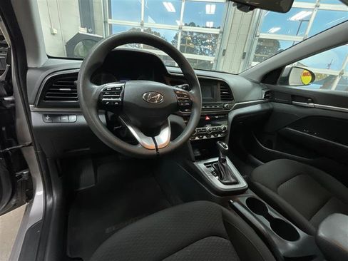 Used 2020 Hyundai Elantra SE w/ Cargo Package (C1) image 13