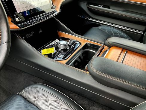 Used 2024 Jeep Grand Wagoneer L Series III image 18