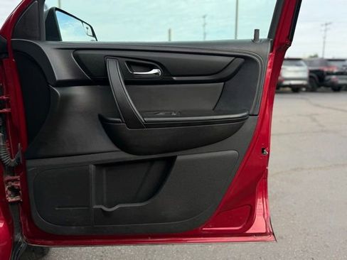 Used 2013 GMC Acadia SLE image 17