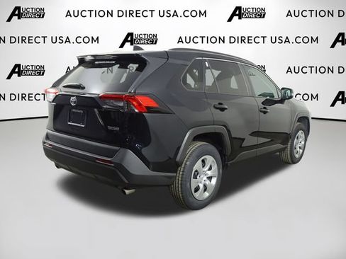 Used 2021 Toyota RAV4 LE FWD image 37