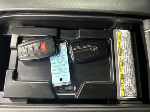 Used 2022 Toyota Highlander XLE FWD image 25