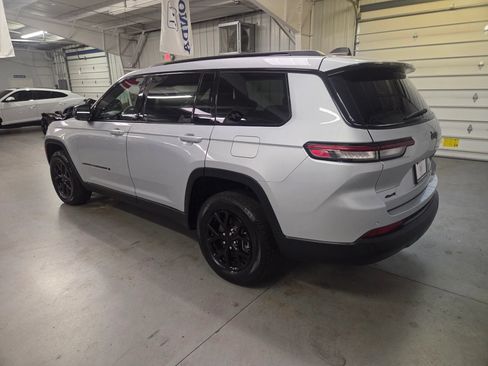 Used 2024 Jeep Grand Cherokee L Laredo AWD/4WD image 4