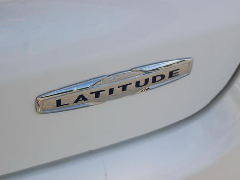 Used 2024 Jeep Compass Latitude AWD/4WD image 10