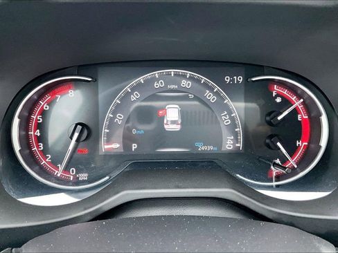 Used 2025 Toyota RAV4 LE AWD/4WD image 29