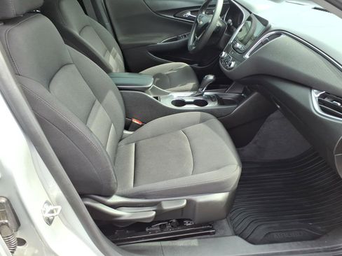 Certified 2019 Chevrolet Malibu LT w/ Driver Confidence Package II image 8