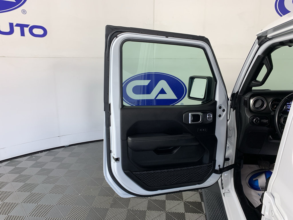Used 2019 Jeep Wrangler Unlimited Sahara AWD/4WD image 13