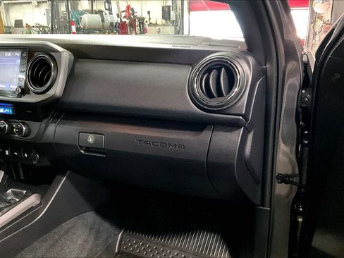 Certified 2022 Toyota Tacoma TRD Sport w/ Technology Package image 17