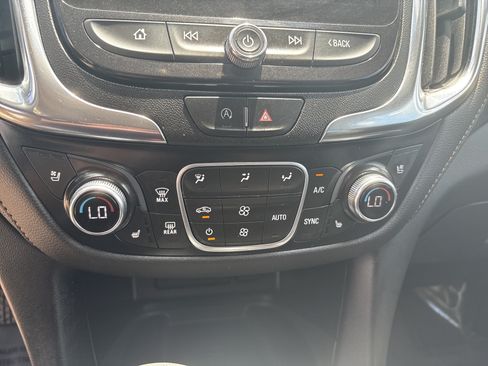 Used 2022 Chevrolet Equinox Premier AWD/4WD image 23