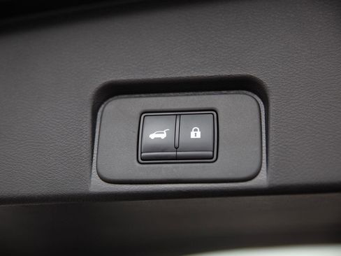 Used 2025 Nissan Rogue SV image 25