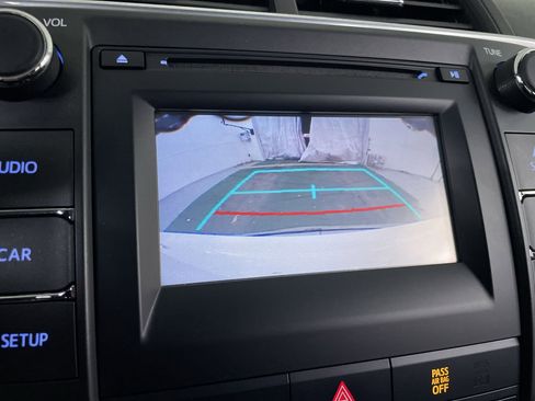 Used 2017 Toyota Camry SE image 16