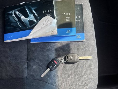 Used 2005 Honda CR-V LX image 18