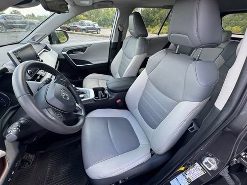 Used 2022 Toyota RAV4 Limited AWD/4WD image 16