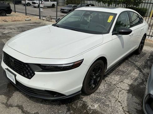 Used 2025 Honda Accord SE image 12
