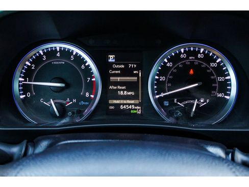 Used 2019 Toyota Highlander SE w/ Nightshade Edition AWD/4WD image 25