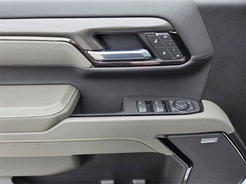 Used 2025 Chevrolet Silverado 1500 ZR2 w/ Technology Package image 17