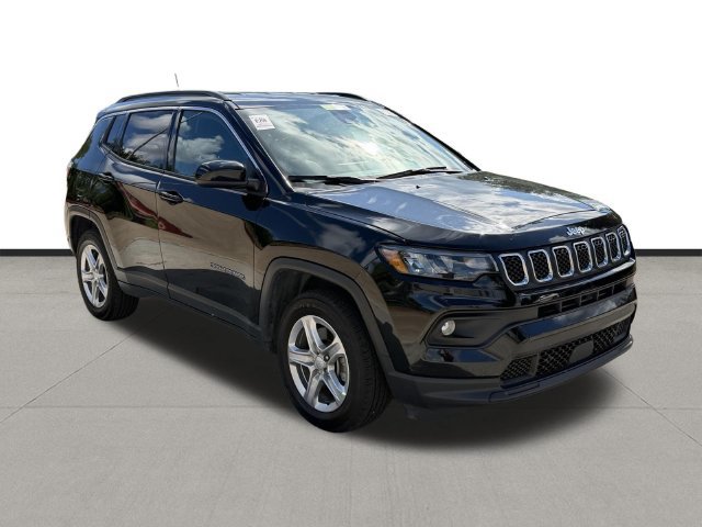 Used 2024 Jeep Compass Latitude AWD/4WD image 3