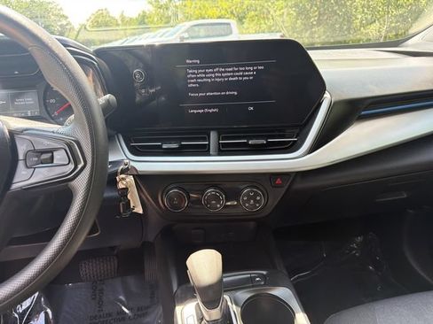 Used 2025 Chevrolet Trax LS FWD image 28