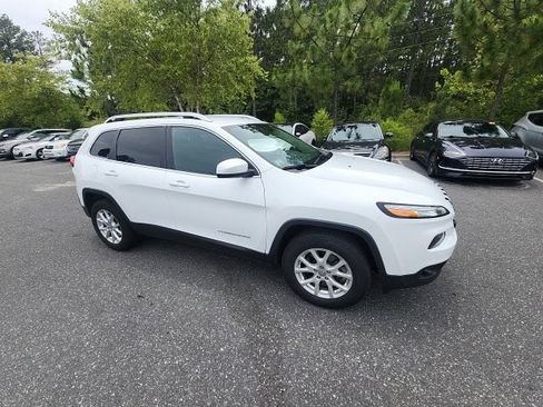 Used 2017 Jeep Cherokee Latitude w/ True North Edition AWD/4WD image 15