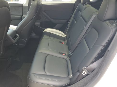 Used 2023 Tesla Model Y 2WD image 11
