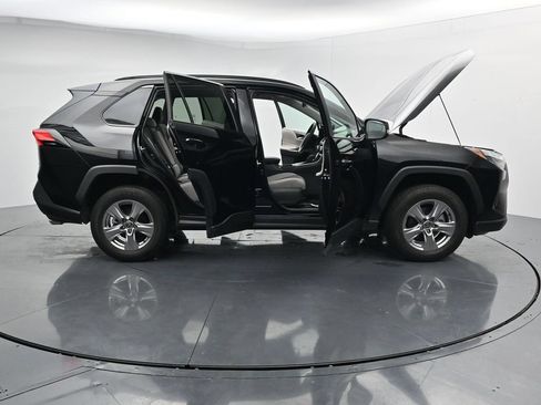 Used 2025 Toyota RAV4 XLE AWD/4WD image 41